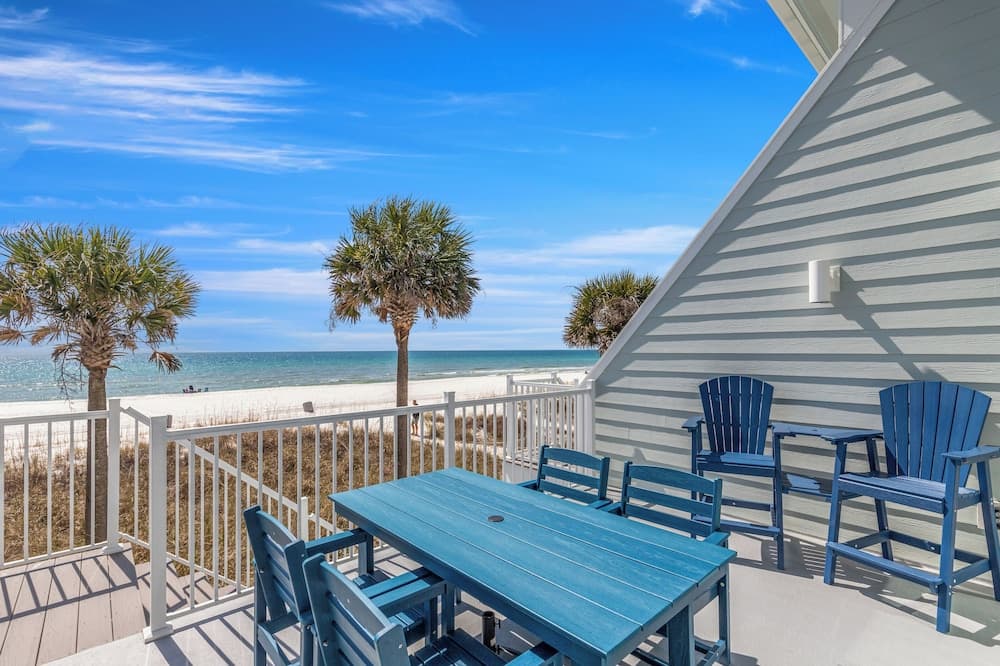 3br, 3BA Beachfront Townhome! Sleeps 11! Ocean View! Steps to the Beach!