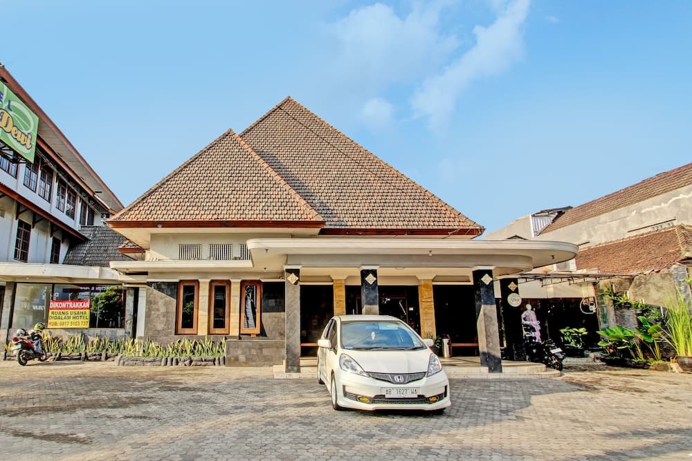 Super OYO Capital O 93240 Candra Dewi Hotel
