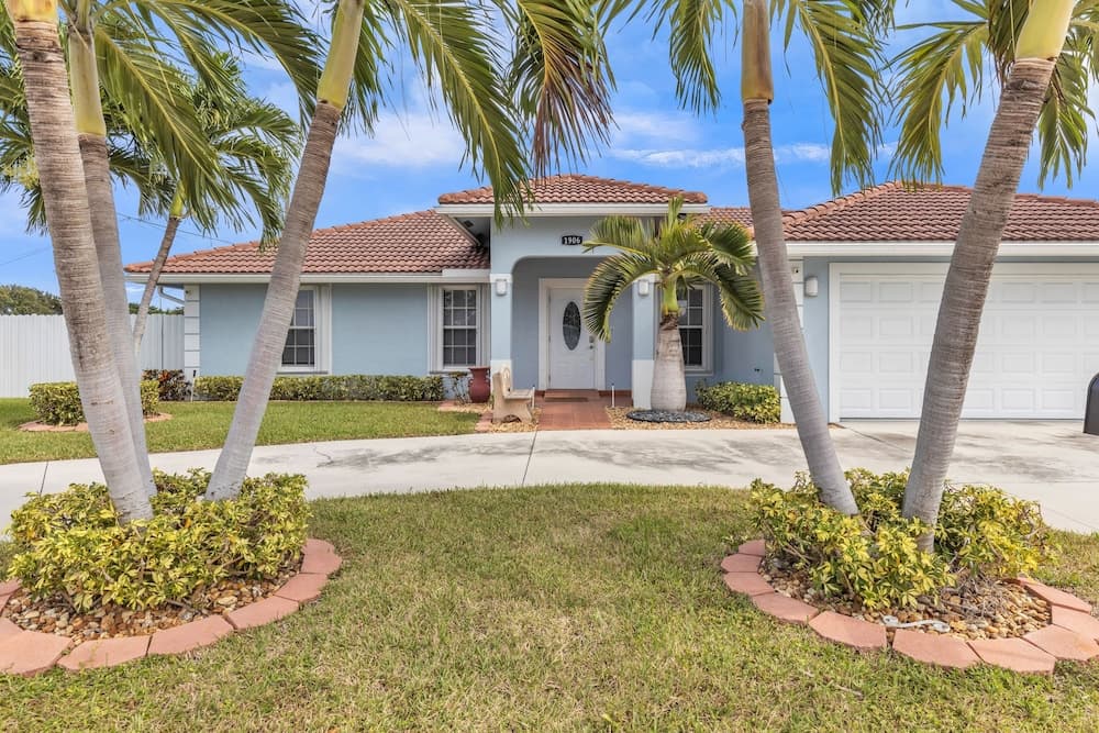 Gorgeous Lake Worth Beach House 4 Bedroom Home by RedAwning