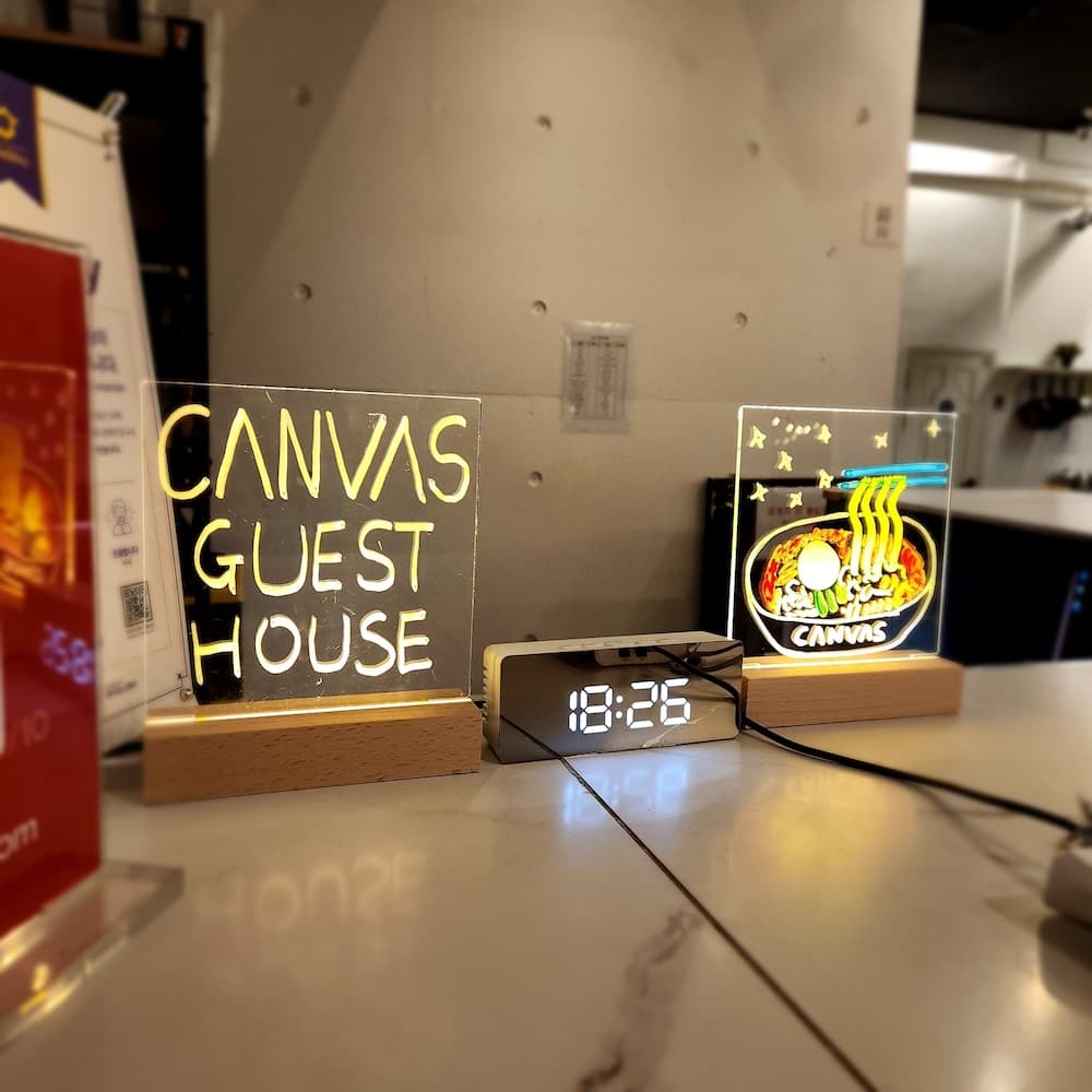 Canvas Hostel - Black