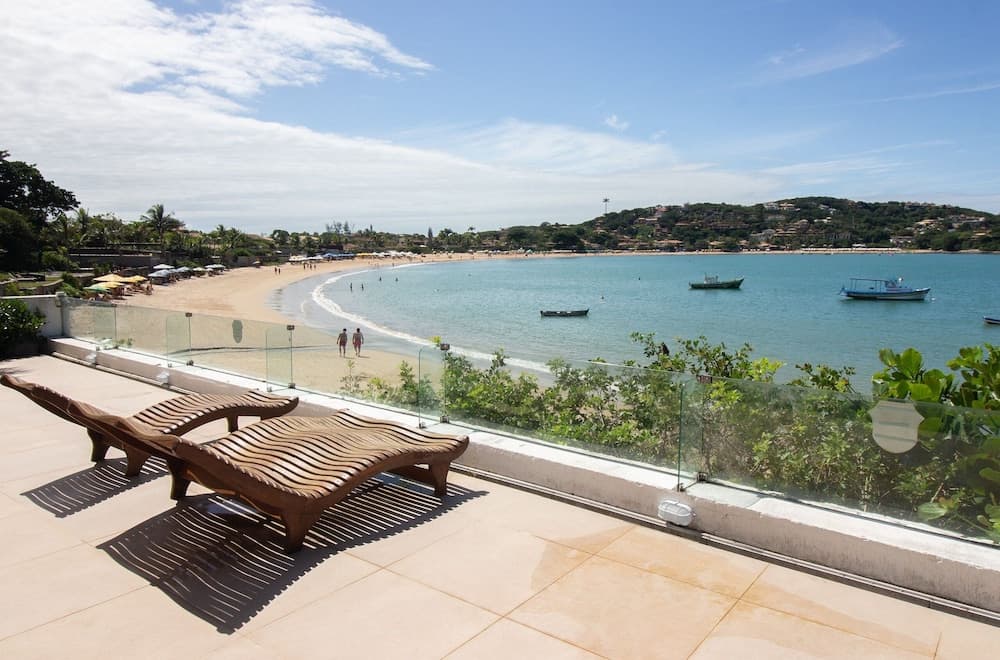 Mansão Pé na Areia Ferradura com 4Suítes