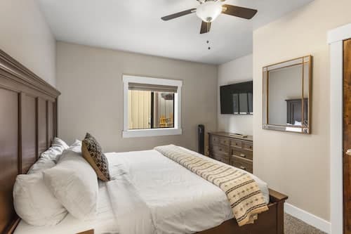 The Yellowstone Hideaway Unit A