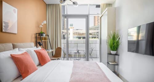 Silkhaus Balcony in Difc Cozy Studio Pool Gym