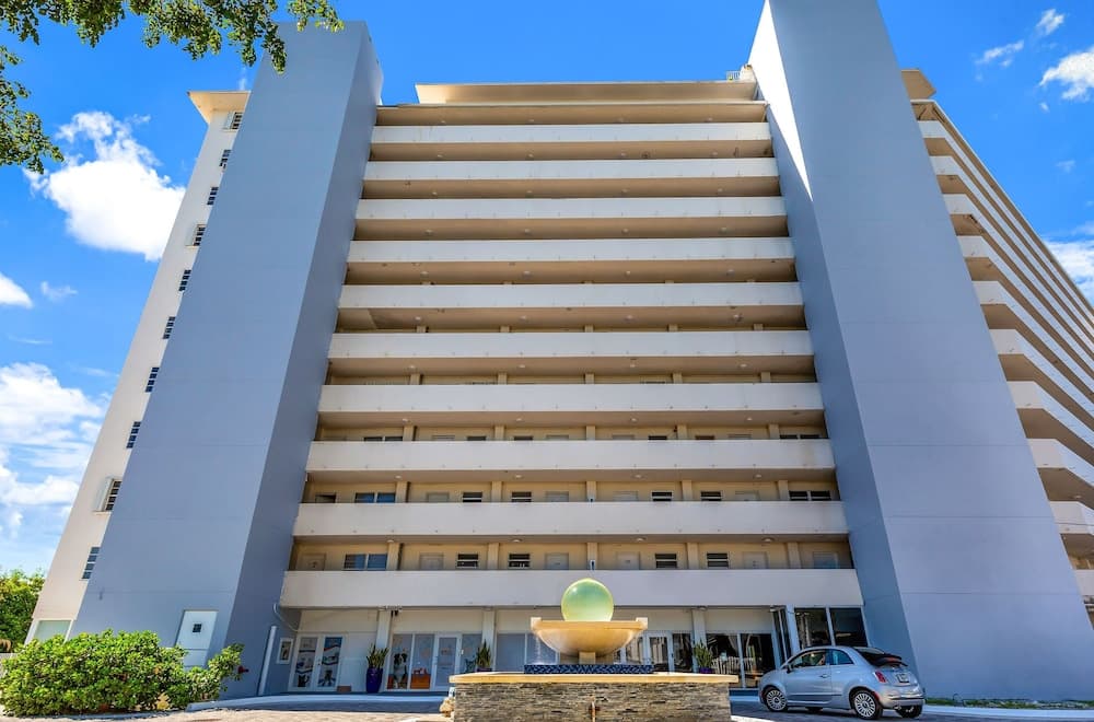 Waterfront condo Studio - Free Parking