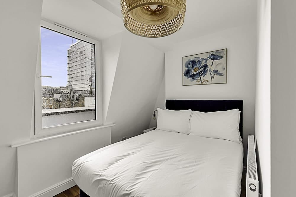 Contemporary Oasis in Paddington III