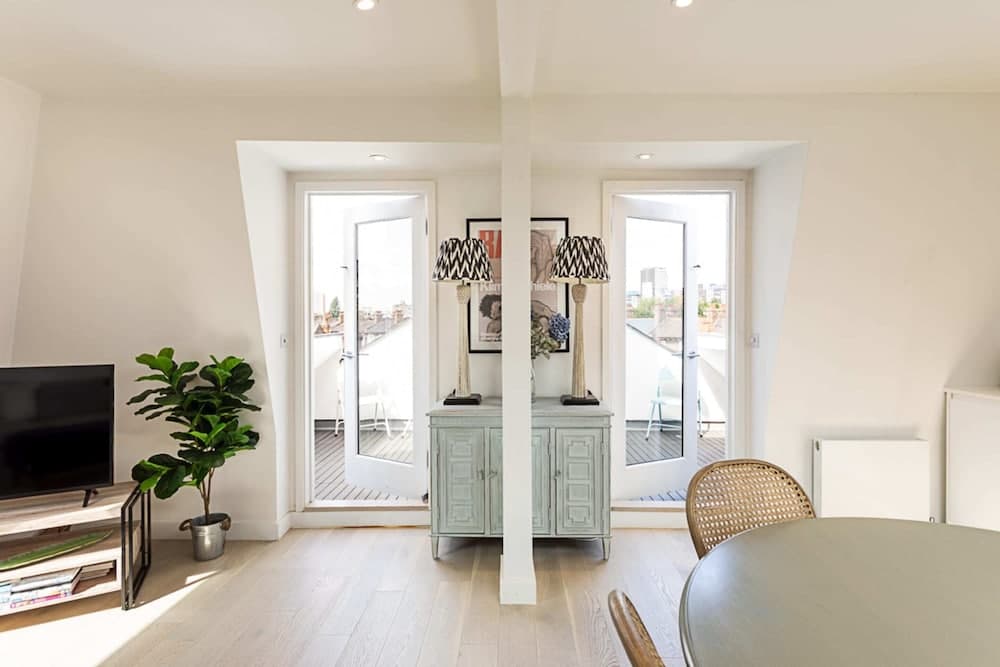 Bright and Spacious Penthouse With Terrace