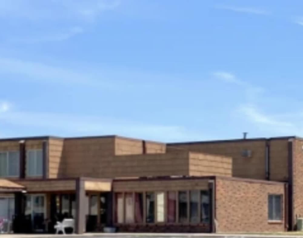 J-E Hotel & Suites