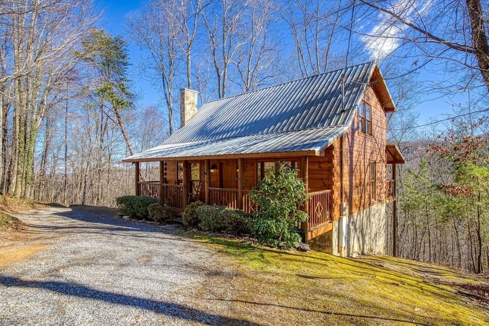 Secluded Hideaway 2 Bedroom Cabin by RedAwning
