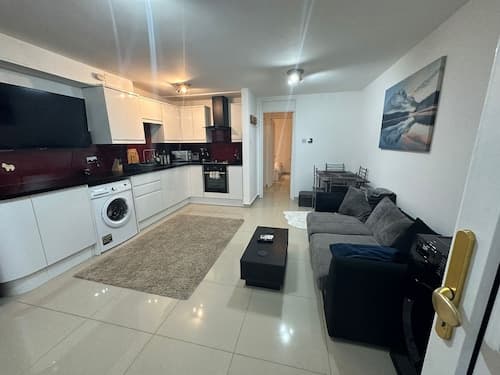Charming 1-bed Apartment in Chigwell