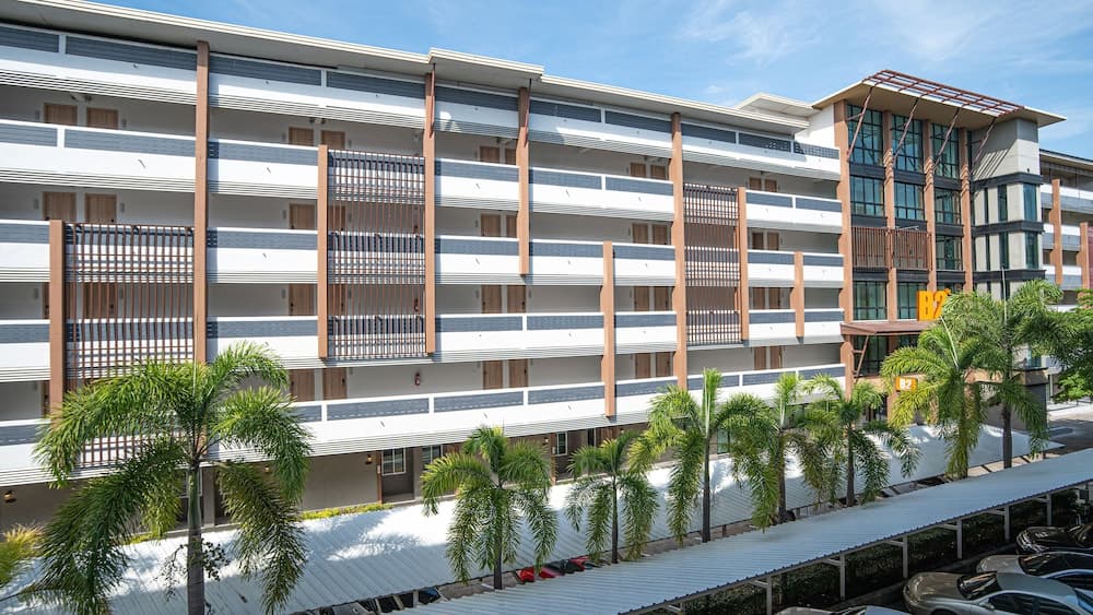 B2 Korat Night Market Boutique