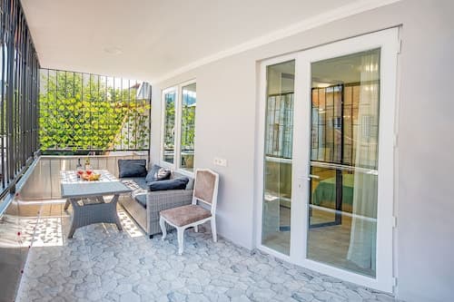H&B apartments Agmashenebeli II