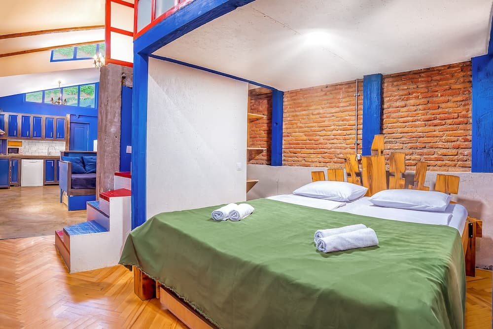 H&B apartments Gamtsemlidze