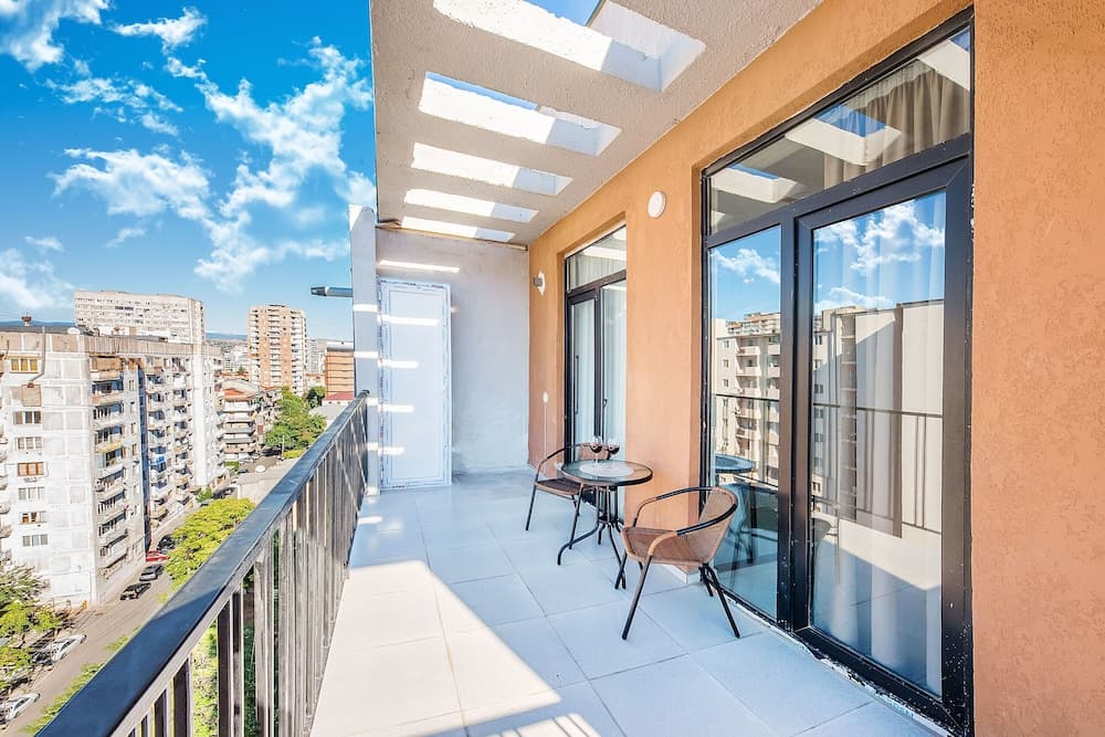 H&B apartments Chikovani