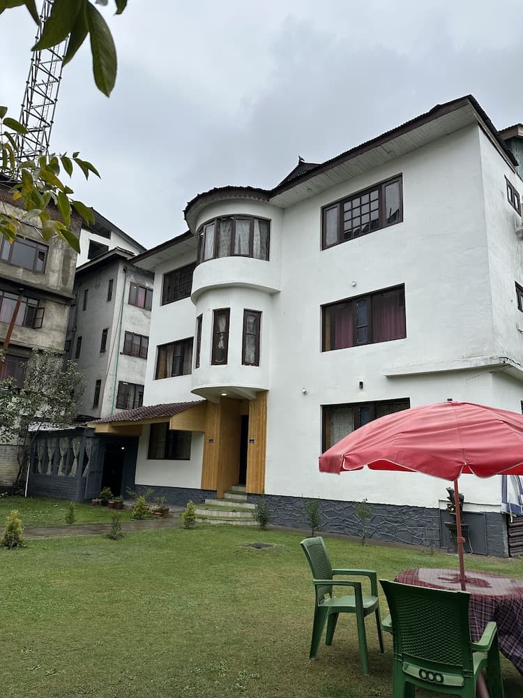 The Iceland Hotel Srinagar