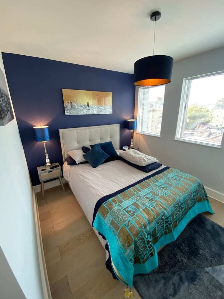 Tasteful 2BD Flat W/open Plan Living - Blackheath!