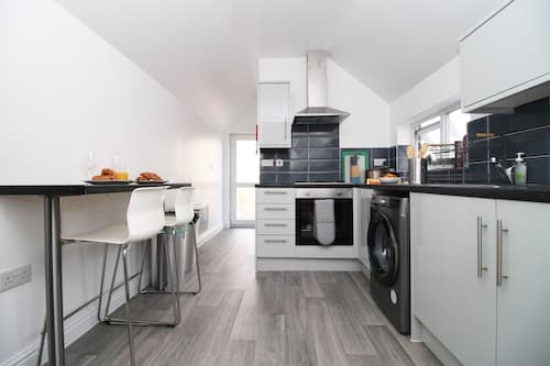 Cardiff Private Double Rooms with Shared Bathroom Wi-Fi and Free On-Street Parking