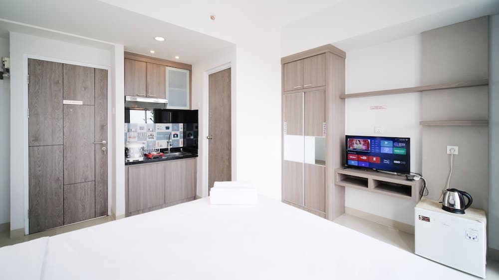 Clean And Cozy Stay Studio At Taman Melati Surabaya Apartment