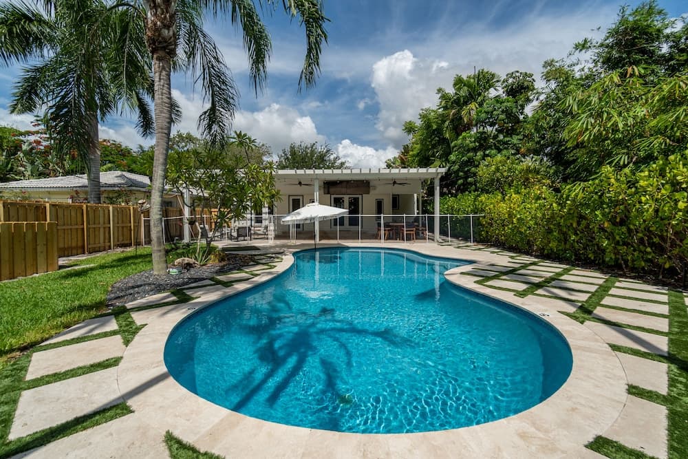 Victoria Park Oasis with Heated Pool