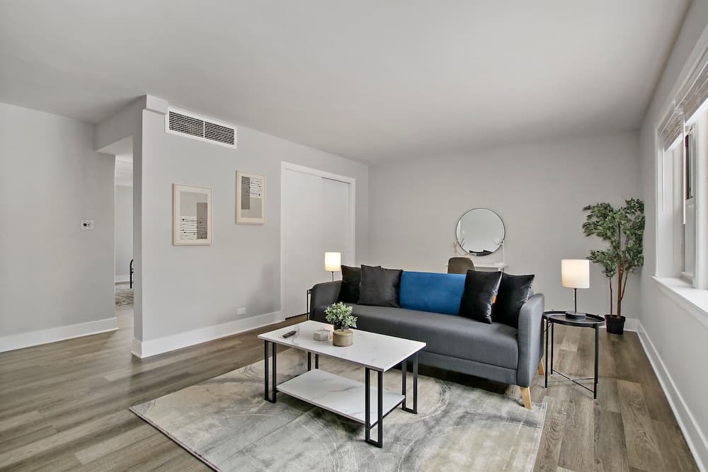 Fascinating 1BR Apartment in Skokie
