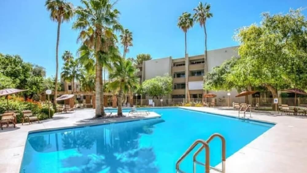 2 Bdrm Condo in the Heart of Old Town Scottsdale!