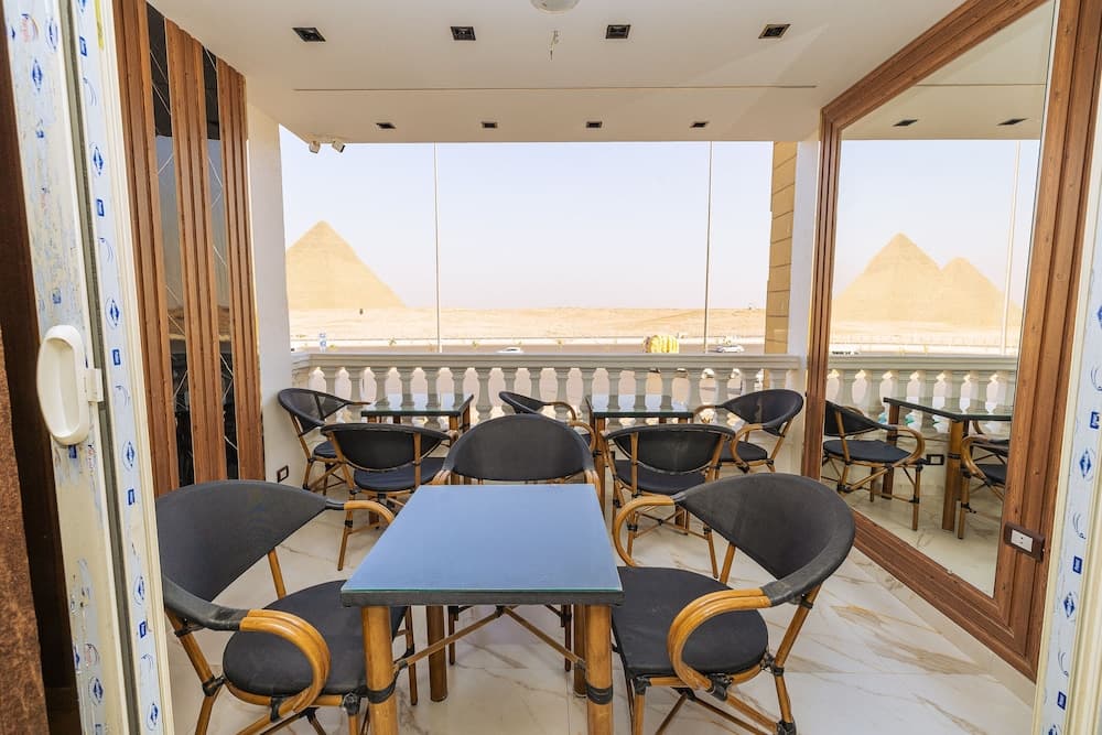 White Pyramids inn
