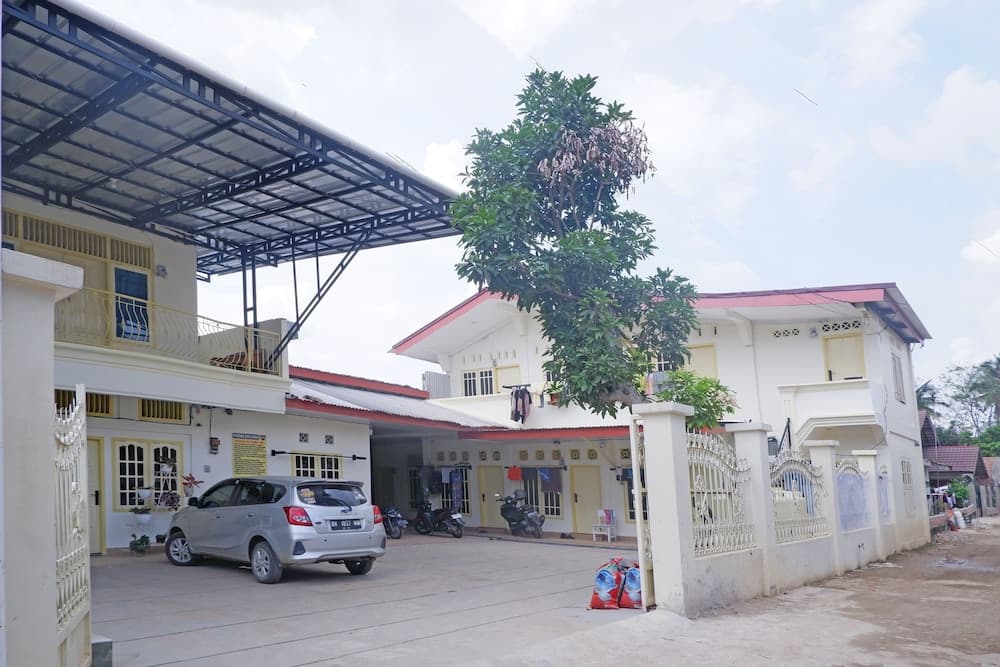 OYO Life 92632 Kost Pondok Kito