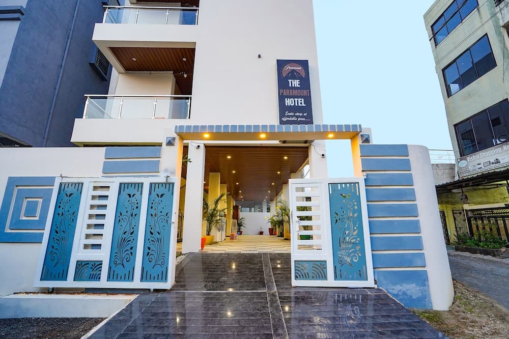 Fabhotel Paramount