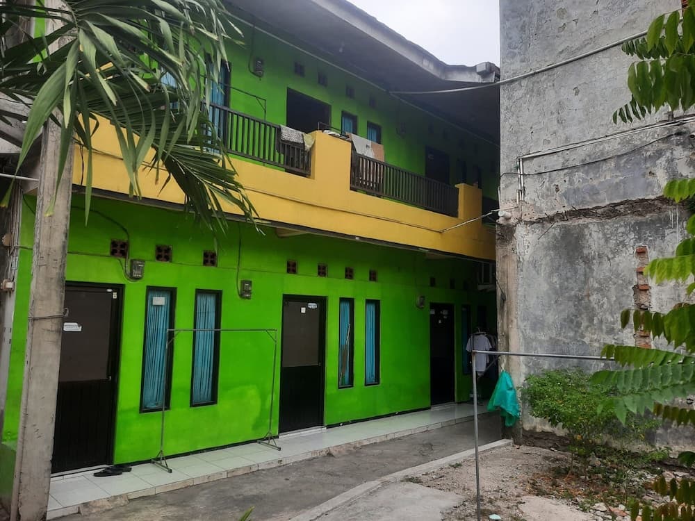 OYO Life  93023 Kost Bulan Karawang