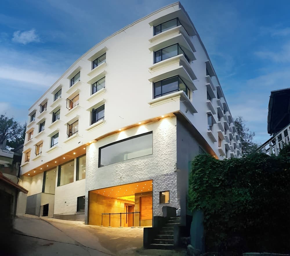 Yashshree Sanderling Mall Road