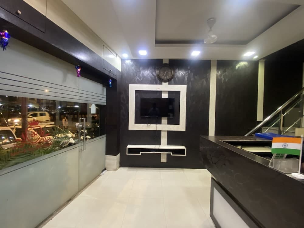 Hotel Royal Grand - Near Mumbai International Airport