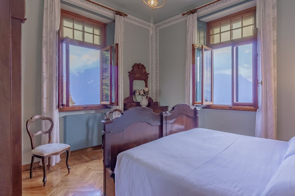 Family Villa with Stunning Lake View