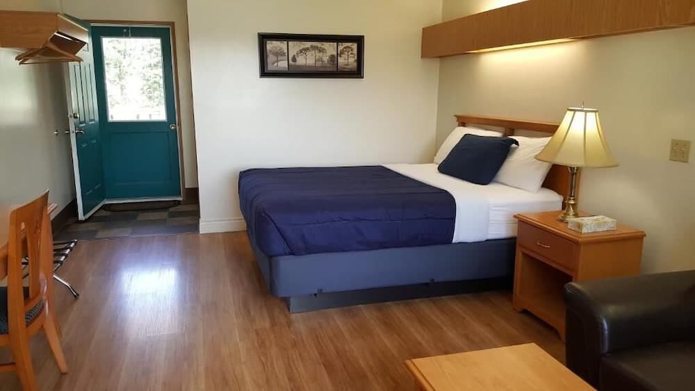Pines Motel