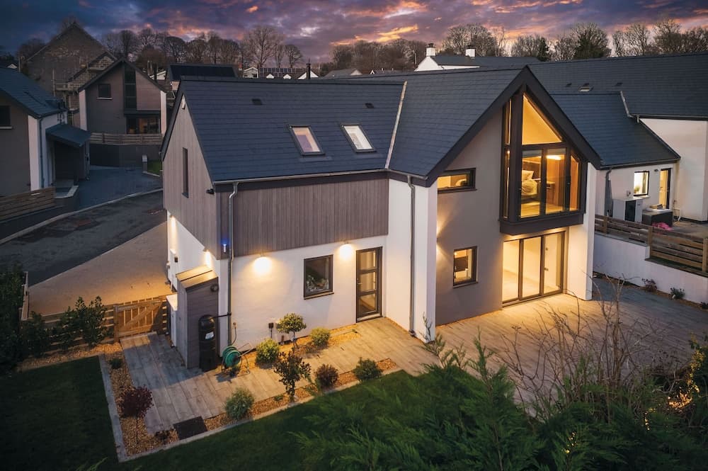 Ty Cyfoes - Luxurious 4 Bedroom - St. Florence