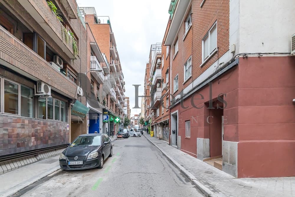 AYZ Luis Cabrera-Auto check-in property