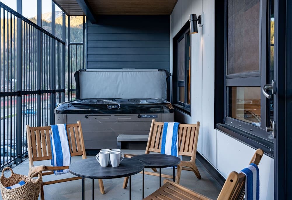 Drop In Condo by Revelstoke Vacations