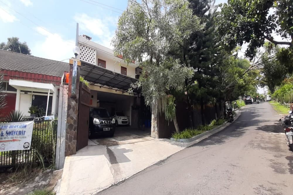 OYO 93358 Sukamulya Homestay