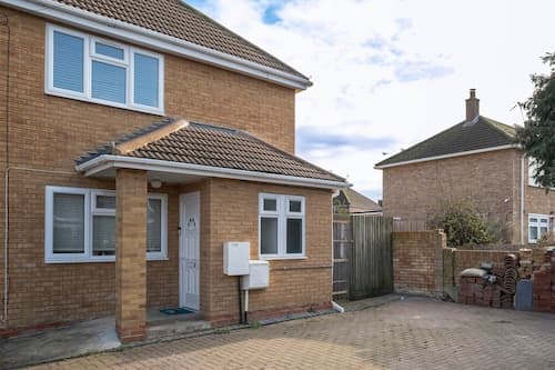 3 Bedroom House with Parking in Windsor