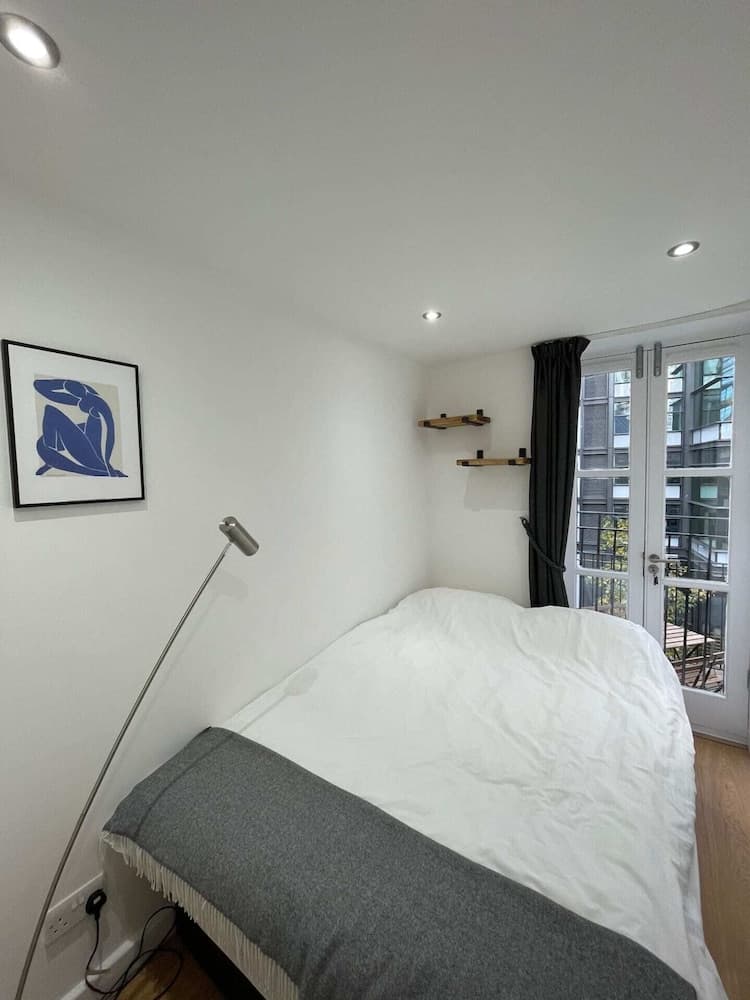 Stunning 3BD Maisonette W/balcony - Old Street!