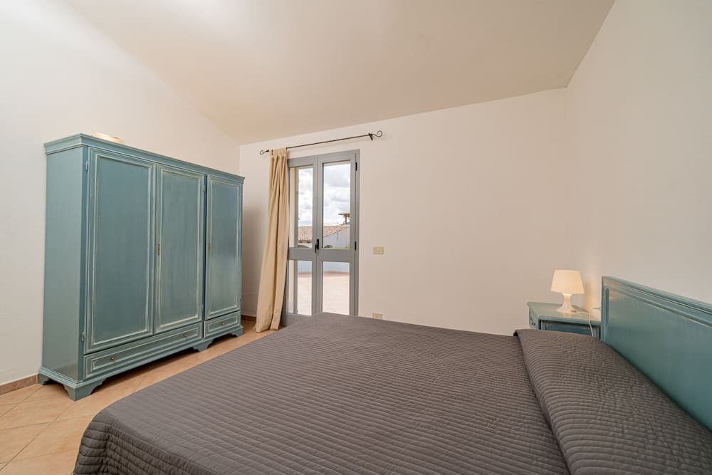 Residence with pool in Cala Girgolu