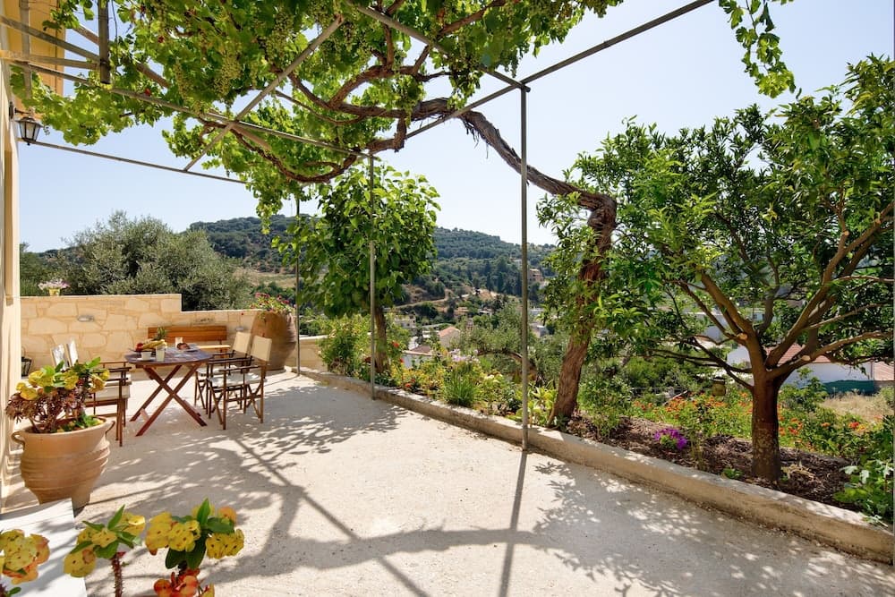 Casa Alta with mountain views