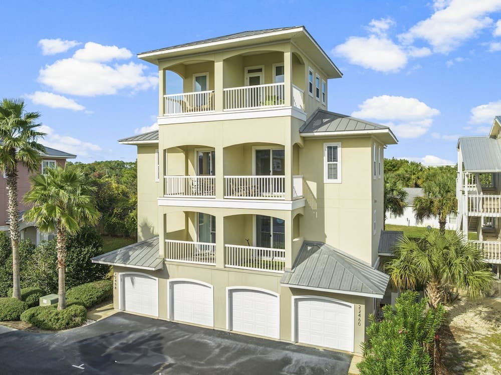 22460 Front Beach Rd - Sunshine House
