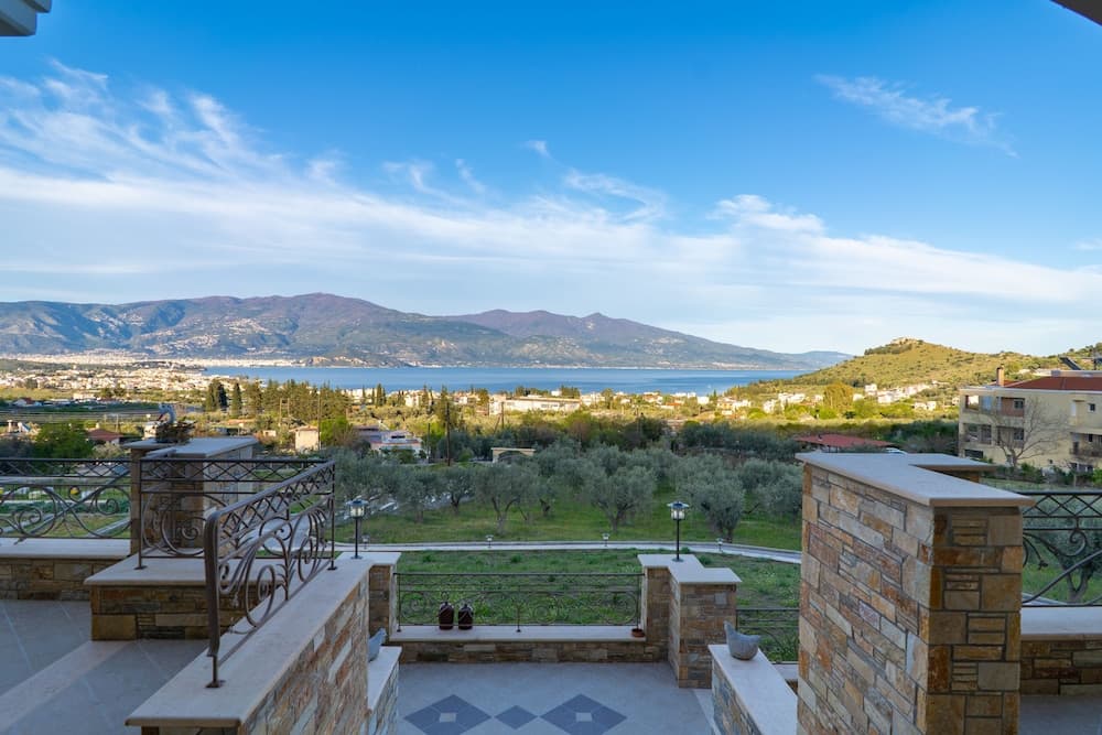 Paul's American Mansion- Volos suburb