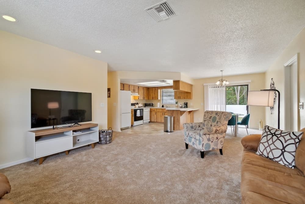 Charming Cottage Escape 3 Bedroom Home by RedAwning