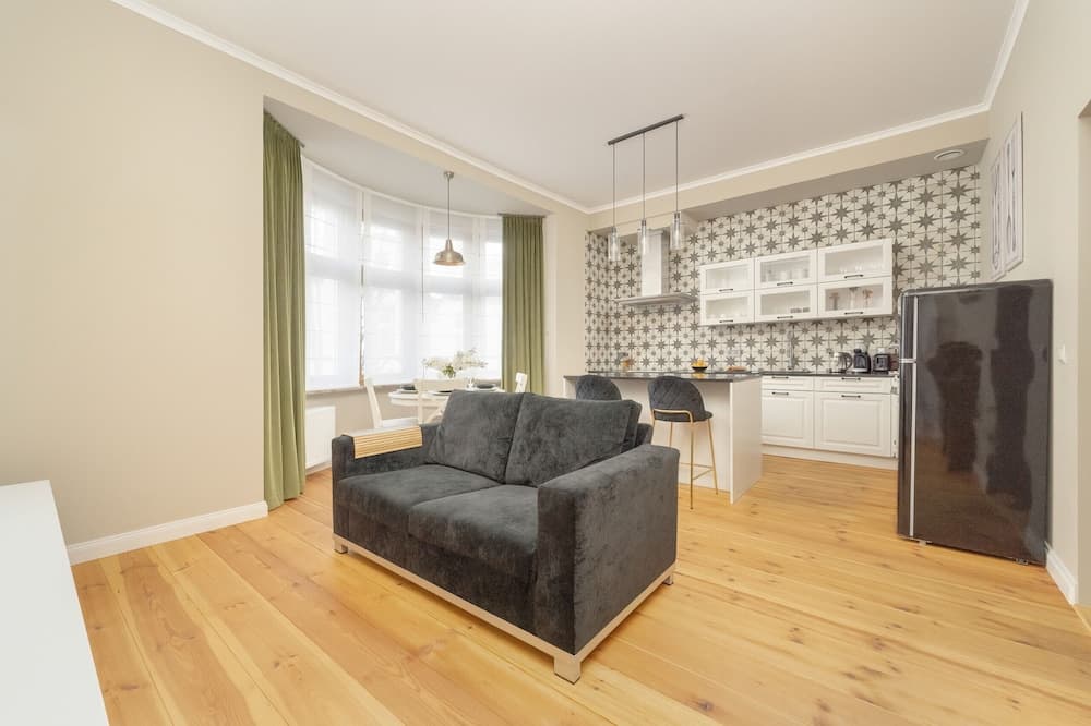 One Bedroom Apartment for 3 by Renters