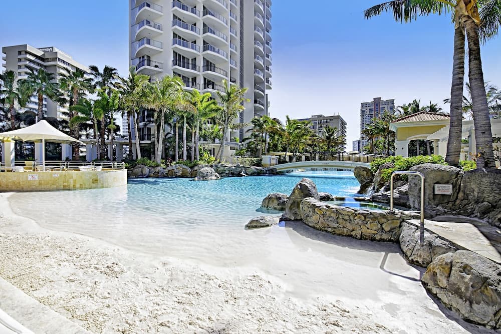 Chevron Renaissance - Wow Stay