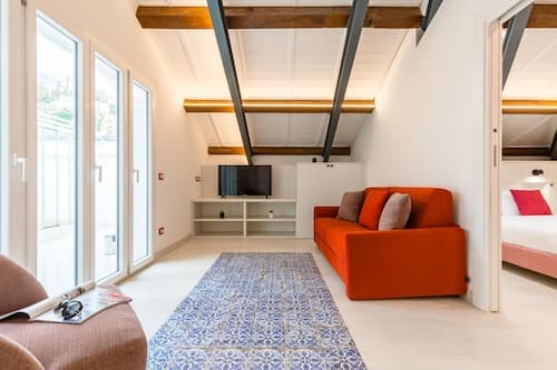 Chiaia Elegant Apartment 2 by Wonderful Italy