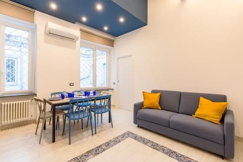 Chiaia Elegant Apartment 1 by Wonderful Italy