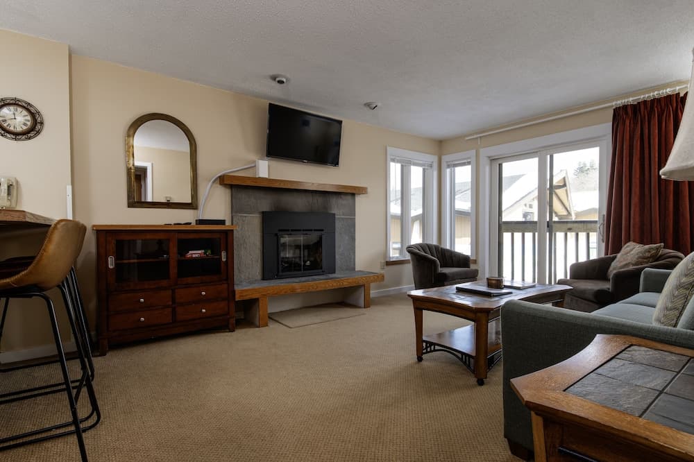Okemo Mountain Lodge- Cozy 1 Bedroom Condo #A206 1 Condo by RedAwning