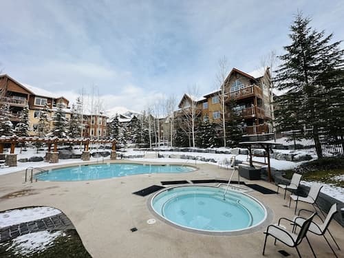 Mountain Retreat - Heated Pool & Hot-tub & Sauna