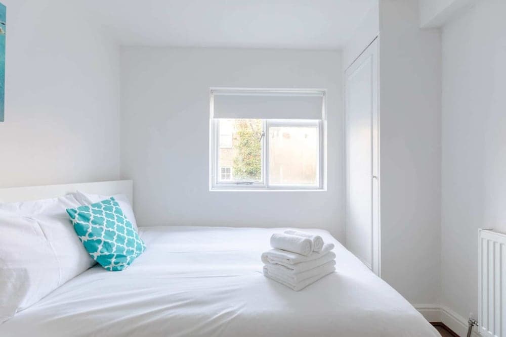 Radiant and Roomy 2BD Flat - Fulham!